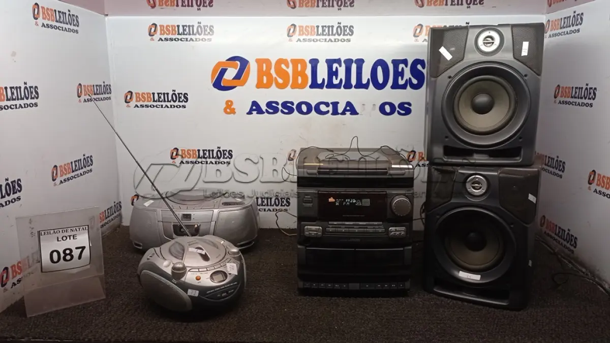 LOTE 087 - 01 LOTE COM MICRO SYSTEM E 02 RÁDIOS COM CD PLAYER. (NO ESTADO) ATENÇÃO! FAZER A VISITAÇÃO ANTES DE ARREMATAR, NÃO SABEMOS SE FUNCIONA, LEILÃO NÃO TEM GARANTIA E NEM DEVOLUÇÃO, SUJEITO A POSSÍVEIS AVARIAS VISÍVEIS/OCULTAS E/OU AUSÊNCIA DE COMPONENTES.