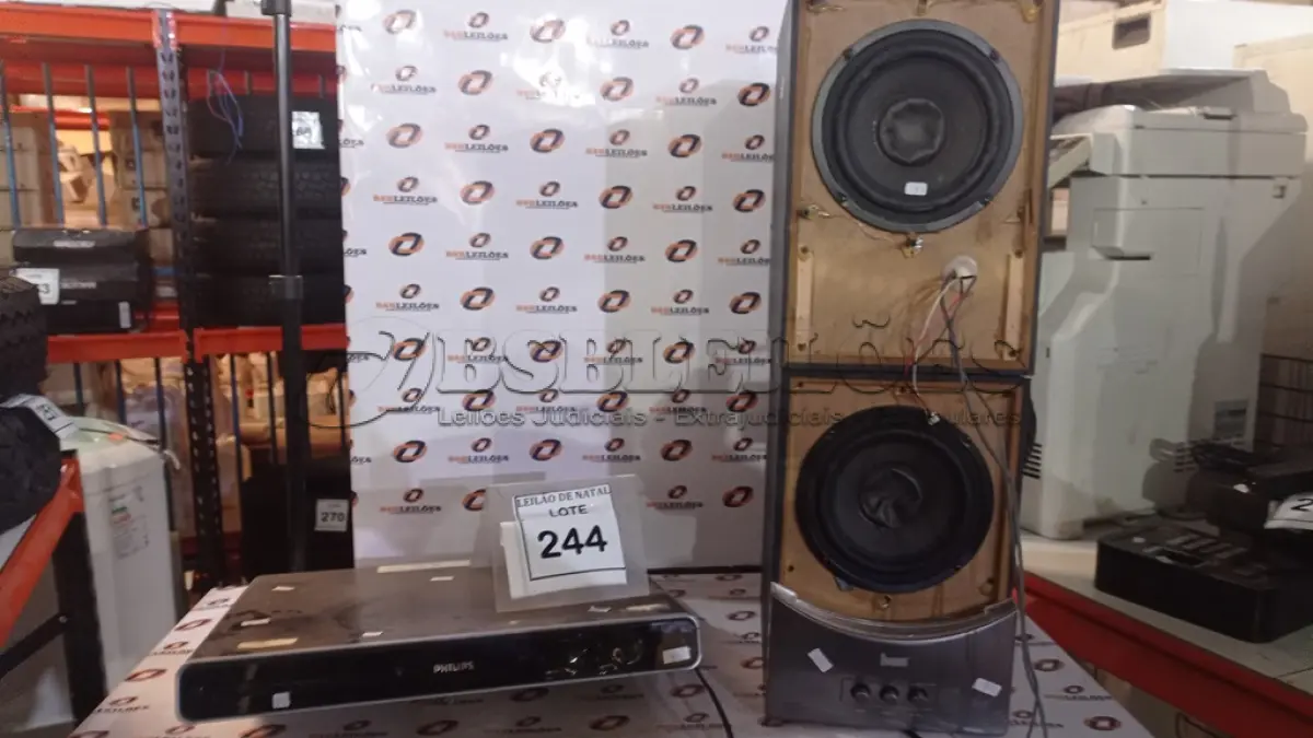 LOTE 244 - 01 DVD HOME THEATER MARCA PHILCO COM 02 CAIXAS MARCAS DIVOOM. (NO ESTADO) ATENÇÃO! FAZER A VISITAÇÃO ANTES DE ARREMATAR, NÃO SABEMOS SE FUNCIONA, LEILÃO NÃO TEM GARANTIA E NEM DEVOLUÇÃO, SUJEITO A POSSÍVEIS AVARIAS VISÍVEIS/OCULTAS E/OU AUSÊNCIA DE COMPONENTES.