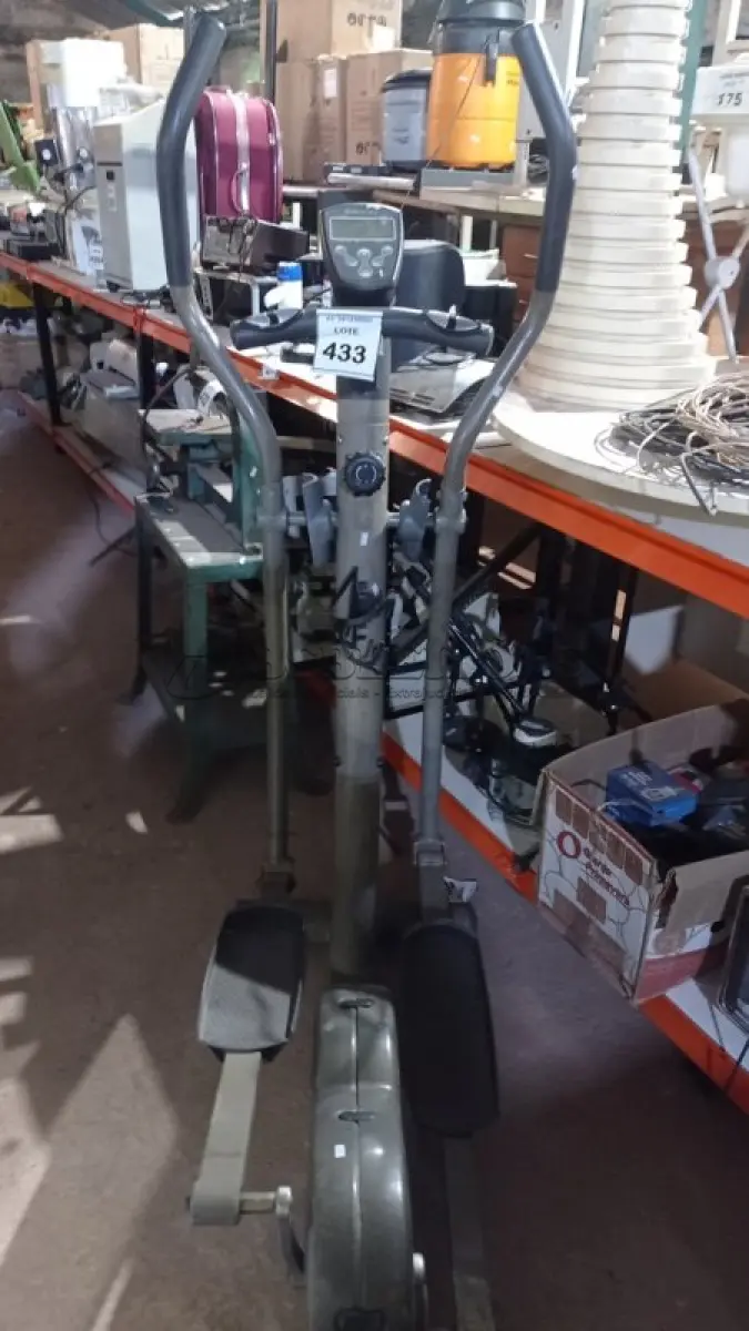 LOTE 433 - 01 ELÍPTICO MARCA MOVEMENT. (NO ESTADO) ATENÇÃO! FAZER A VISITAÇÃO ANTES DE ARREMATAR, NÃO SABEMOS SE FUNCIONA, LEILÃO NÃO TEM GARANTIA E NEM DEVOLUÇÃO, SUJEITO A POSSÍVEIS AVARIAS VISÍVEIS/OCULTAS E/OU AUSÊNCIA DE COMPONENTES.