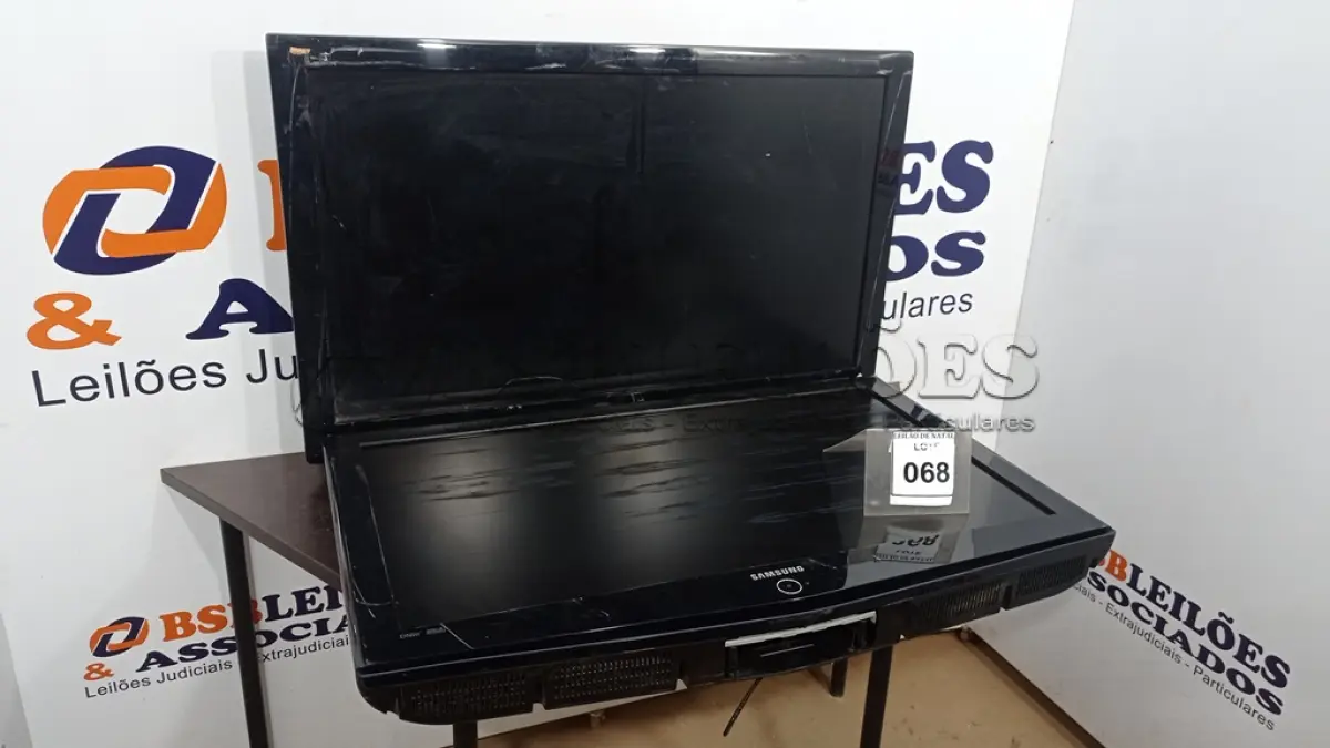 LOTE 068 - 01 TV LCD 42’’ MARCA LG E 01 TV LCD 40’’ MARCA SAMSUNG. (NO ESTADO) ATENÇÃO! FAZER A VISITAÇÃO ANTES DE ARREMATAR, NÃO SABEMOS SE FUNCIONA, LEILÃO NÃO TEM GARANTIA E NEM DEVOLUÇÃO, SUJEITO A POSSÍVEIS AVARIAS VISÍVEIS/OCULTAS E/OU AUSÊNCIA DE COMPONENTES.