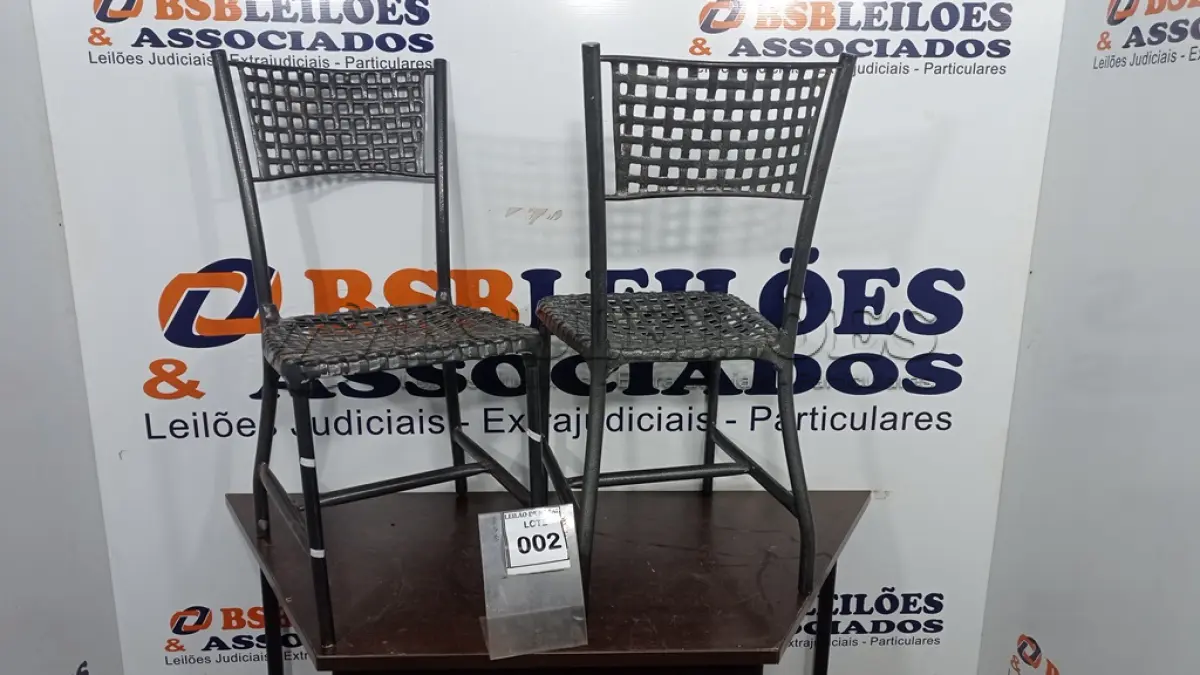 LOTE 002 - 02 CADEIRAS DE FERRO. (NO ESTADO) ATENÇÃO! FAZER A VISITAÇÃO ANTES DE ARREMATAR, NÃO SABEMOS SE FUNCIONA, LEILÃO NÃO TEM GARANTIA E NEM DEVOLUÇÃO, SUJEITO A POSSÍVEIS AVARIAS VISÍVEIS/OCULTAS E/OU AUSÊNCIA DE COMPONENTES.