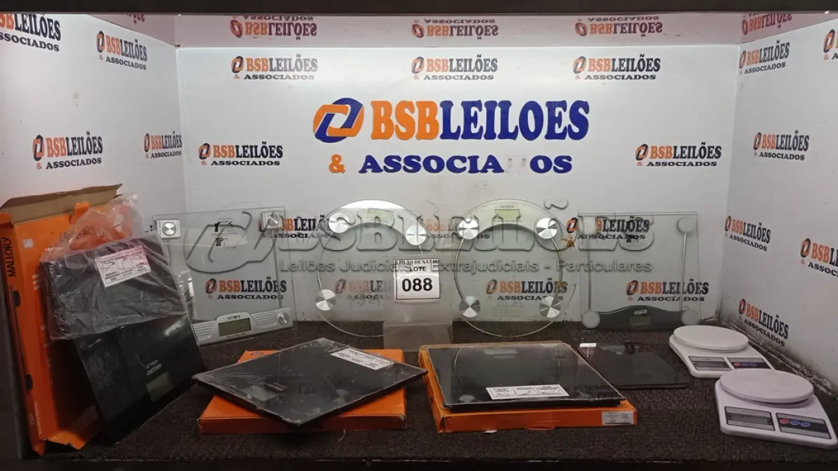 LOTE 088 - 06 BALANÇAS CORPORAIS E 02 BALANÇAS DE PRECISÃO. (NO ESTADO) ATENÇÃO! FAZER A VISITAÇÃO ANTES DE ARREMATAR, NÃO SABEMOS SE FUNCIONA, LEILÃO NÃO TEM GARANTIA E NEM DEVOLUÇÃO, SUJEITO A POSSÍVEIS AVARIAS VISÍVEIS/OCULTAS E/OU AUSÊNCIA DE COMPONENTES.