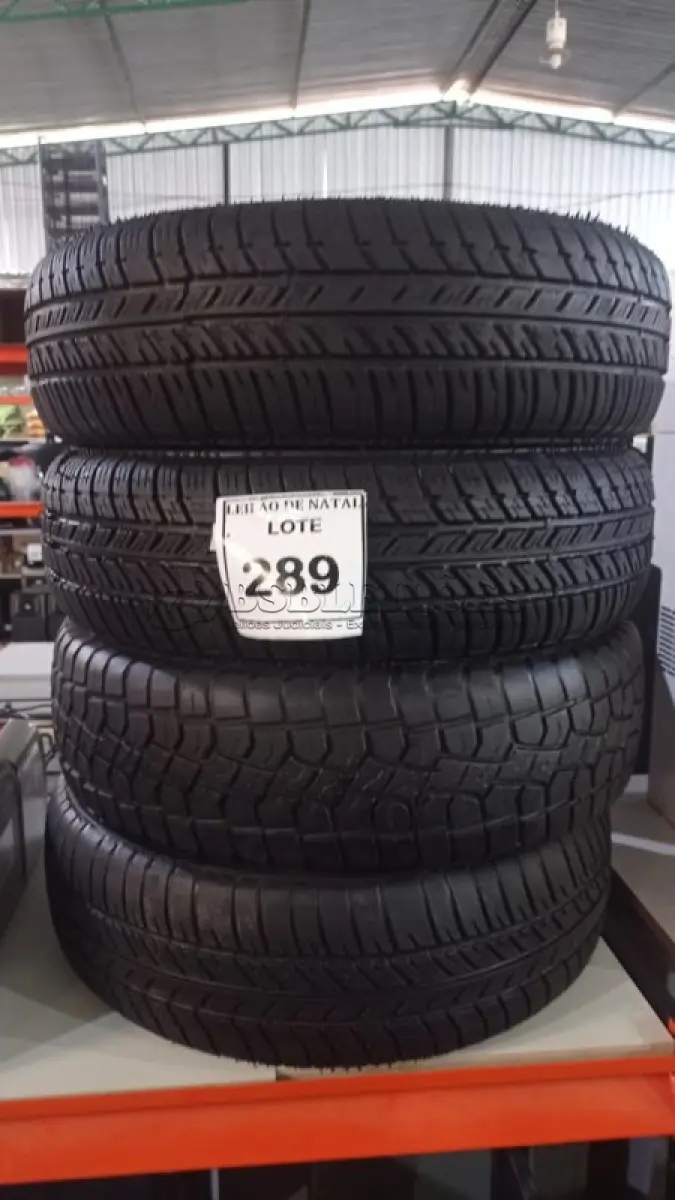 LOTE 289 - 04 PNEUS REMOLD 175/70 R14. (NO ESTADO) ATENÇÃO! FAZER A VISITAÇÃO ANTES DE ARREMATAR, NÃO SABEMOS SE FUNCIONA, LEILÃO NÃO TEM GARANTIA E NEM DEVOLUÇÃO, SUJEITO A POSSÍVEIS AVARIAS VISÍVEIS/OCULTAS E/OU AUSÊNCIA DE COMPONENTES.