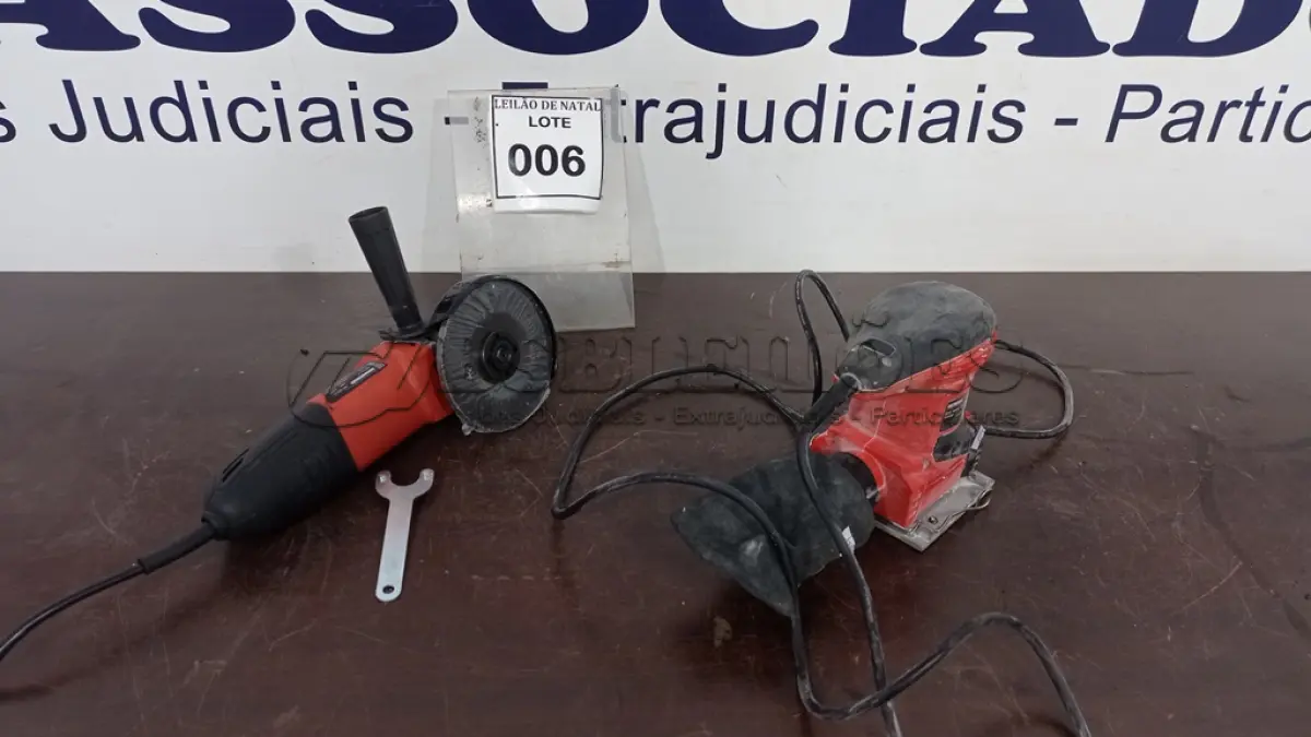LOTE 006 - 01 ESMERILHADEIRA E 01 LIXADEIRA MARCA MONDIAL. (NO ESTADO) ATENÇÃO! FAZER A VISITAÇÃO ANTES DE ARREMATAR, NÃO SABEMOS SE FUNCIONA, LEILÃO NÃO TEM GARANTIA E NEM DEVOLUÇÃO, SUJEITO A POSSÍVEIS AVARIAS VISÍVEIS/OCULTAS E/OU AUSÊNCIA DE COMPONENTES.
