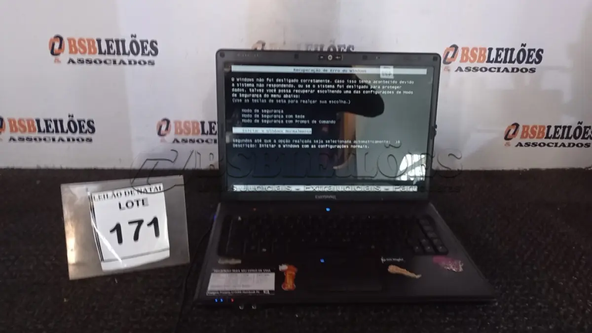 LOTE 171 - 01 NOTEBOOK MARCA COMPAQ. (NO ESTADO) ATENÇÃO! FAZER A VISITAÇÃO ANTES DE ARREMATAR, NÃO SABEMOS SE FUNCIONA, LEILÃO NÃO TEM GARANTIA E NEM DEVOLUÇÃO, SUJEITO A POSSÍVEIS AVARIAS VISÍVEIS/OCULTAS E/OU AUSÊNCIA DE COMPONENTES.