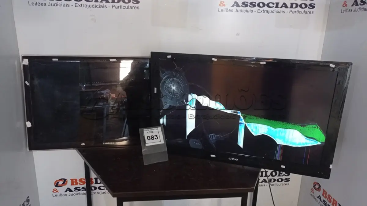 LOTE 083 - 01 TV SAMSUNG 40” E 01 TV CCE 42”. (NO ESTADO) ATENÇÃO! FAZER A VISITAÇÃO ANTES DE ARREMATAR, NÃO SABEMOS SE FUNCIONA, LEILÃO NÃO TEM GARANTIA E NEM DEVOLUÇÃO, SUJEITO A POSSÍVEIS AVARIAS VISÍVEIS/OCULTAS E/OU AUSÊNCIA DE COMPONENTES.