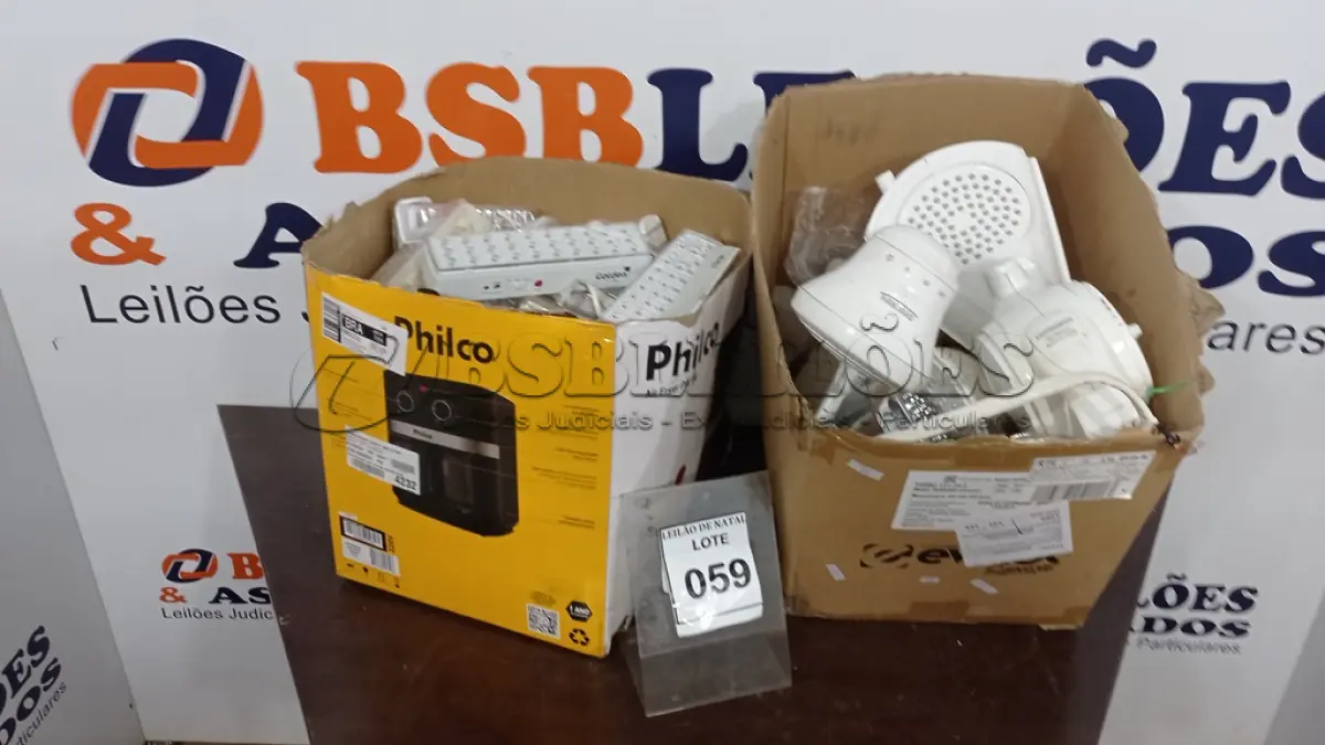 LOTE 059 - 01 LOTE COM GRANDE QUANTIDADE DE LANTERNAS DE EMERGÊNCIA E CHUVEIROS MARCAS E MODELOS DIVERSOS. (NO ESTADO) ATENÇÃO! FAZER A VISITAÇÃO ANTES DE ARREMATAR, NÃO SABEMOS SE FUNCIONA, LEILÃO NÃO TEM GARANTIA E NEM DEVOLUÇÃO, SUJEITO A POSSÍVEIS AVARIAS VISÍVEIS/OCULTAS E/OU AUSÊNCIA DE COMPONENTES.