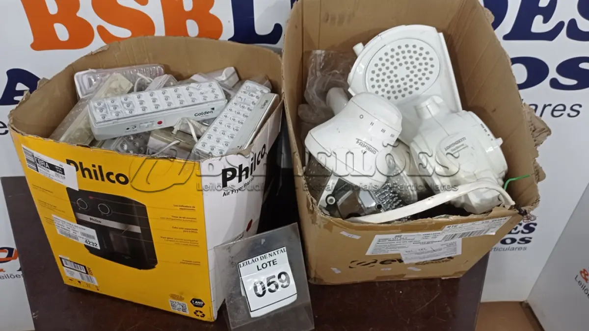 LOTE 059 - 01 LOTE COM GRANDE QUANTIDADE DE LANTERNAS DE EMERGÊNCIA E CHUVEIROS MARCAS E MODELOS DIVERSOS. (NO ESTADO) ATENÇÃO! FAZER A VISITAÇÃO ANTES DE ARREMATAR, NÃO SABEMOS SE FUNCIONA, LEILÃO NÃO TEM GARANTIA E NEM DEVOLUÇÃO, SUJEITO A POSSÍVEIS AVARIAS VISÍVEIS/OCULTAS E/OU AUSÊNCIA DE COMPONENTES.
