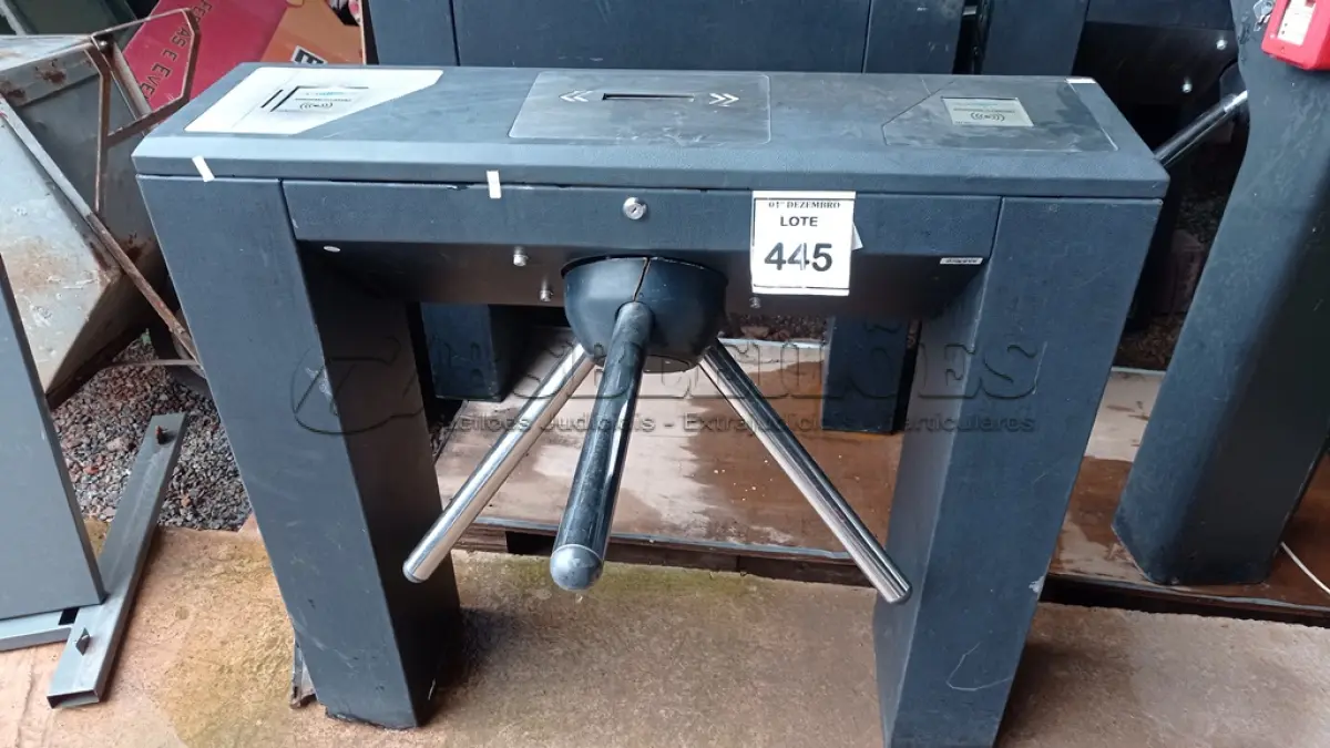 LOTE 445 - 01 CATRACA DE ACESSO. (NO ESTADO) ATENÇÃO! FAZER A VISITAÇÃO ANTES DE ARREMATAR, NÃO SABEMOS SE FUNCIONA, LEILÃO NÃO TEM GARANTIA E NEM DEVOLUÇÃO, SUJEITO A POSSÍVEIS AVARIAS VISÍVEIS/OCULTAS E/OU AUSÊNCIA DE COMPONENTES.