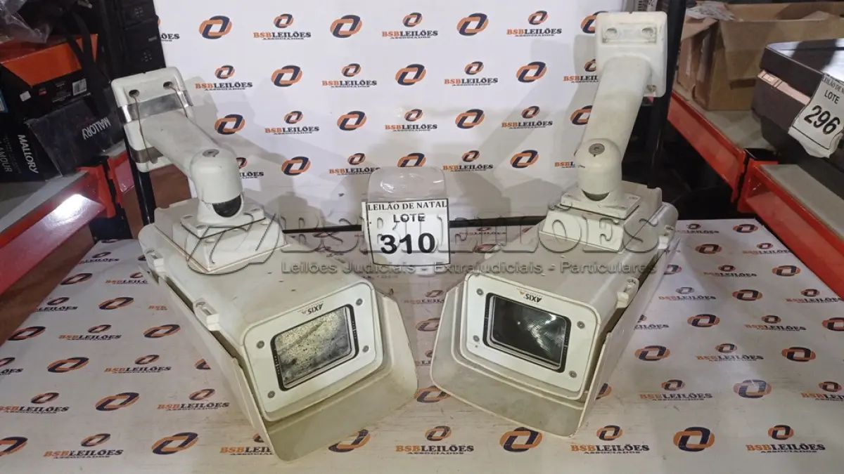 LOTE 310 - 02 CÂMERAS DE MONITORAMENTO. (NO ESTADO) ATENÇÃO! FAZER A VISITAÇÃO ANTES DE ARREMATAR, NÃO SABEMOS SE FUNCIONA, LEILÃO NÃO TEM GARANTIA E NEM DEVOLUÇÃO, SUJEITO A POSSÍVEIS AVARIAS VISÍVEIS/OCULTAS E/OU AUSÊNCIA DE COMPONENTES.