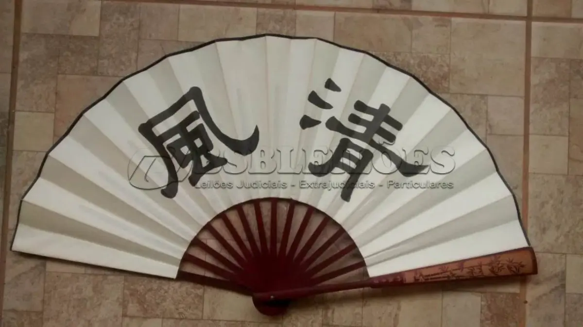 LOTE 004 - 01 LEQUE JAPONÊS ANTIGO GUARDADO A ANOS EM ÓTIMO ESTADO COM 32CM DE COMPRIMENTO. (NO ESTADO) ATENÇÃO! FAZER A VISITAÇÃO ANTES DE ARREMATAR, NÃO SABEMOS SE FUNCIONA, LEILÃO NÃO TEM GARANTIA E NEM DEVOLUÇÃO, SUJEITO A POSSÍVEIS AVARIAS VISÍVEIS/OCULTAS E/OU AUSÊNCIA DE COMPONENTES.