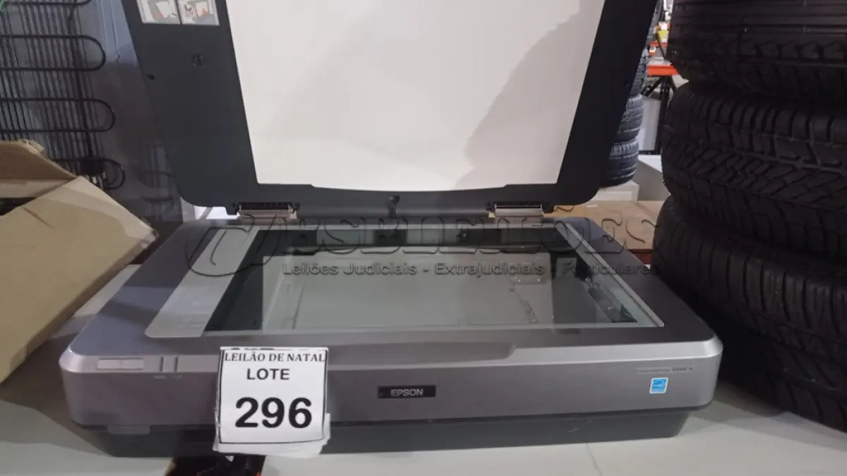 LOTE 296 - 01 SCANNER MARCA EPSON. (NO ESTADO) ATENÇÃO! FAZER A VISITAÇÃO ANTES DE ARREMATAR, NÃO SABEMOS SE FUNCIONA, LEILÃO NÃO TEM GARANTIA E NEM DEVOLUÇÃO, SUJEITO A POSSÍVEIS AVARIAS VISÍVEIS/OCULTAS E/OU AUSÊNCIA DE COMPONENTES.