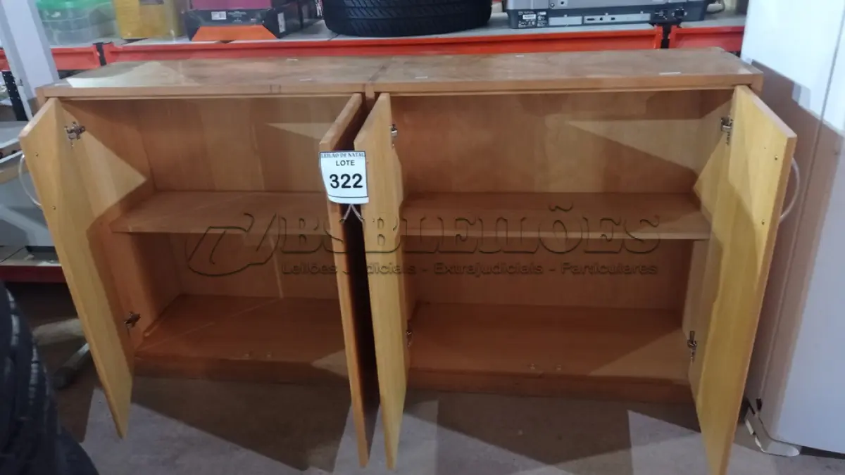 LOTE 322 - 01 ARMÁRIO BAIXO COM 04 PORTAS. (NO ESTADO) ATENÇÃO! FAZER A VISITAÇÃO ANTES DE ARREMATAR, NÃO SABEMOS SE FUNCIONA, LEILÃO NÃO TEM GARANTIA E NEM DEVOLUÇÃO, SUJEITO A POSSÍVEIS AVARIAS VISÍVEIS/OCULTAS E/OU AUSÊNCIA DE COMPONENTES.