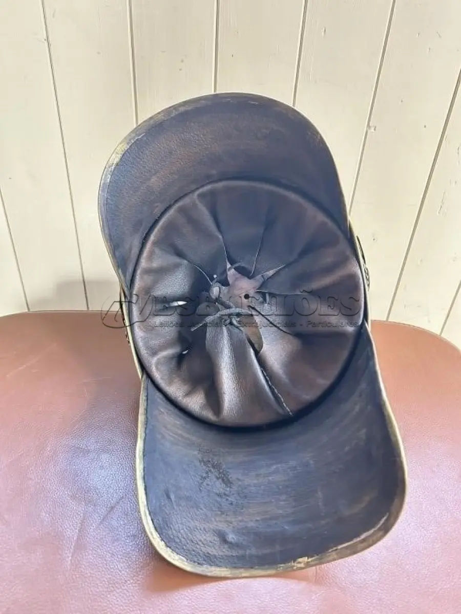 LOTE 001 - 01 RARO PICKELHAUBE  CAPACETE PRUSSIANO IMPORTADO GERMANY  IMPERIAL ORIGINAL PEÇA COMPRADA NOS EUA. SEGUNDO ANTIGO DONO PEÇA FICOU GUARDAD A MAIS DE 30 ANOS ESTA MUITO BEM CONSERVADA. . (NO ESTADO) ATENÇÃO! FAZER A VISITAÇÃO ANTES DE ARREMATAR, NÃO SABEMOS SE FUNCIONA, LEILÃO NÃO TEM GARANTIA E NEM DEVOLUÇÃO, SUJEITO A POSSÍVEIS AVARIAS VISÍVEIS/OCULTAS E/OU AUSÊNCIA DE COMPONENTES.