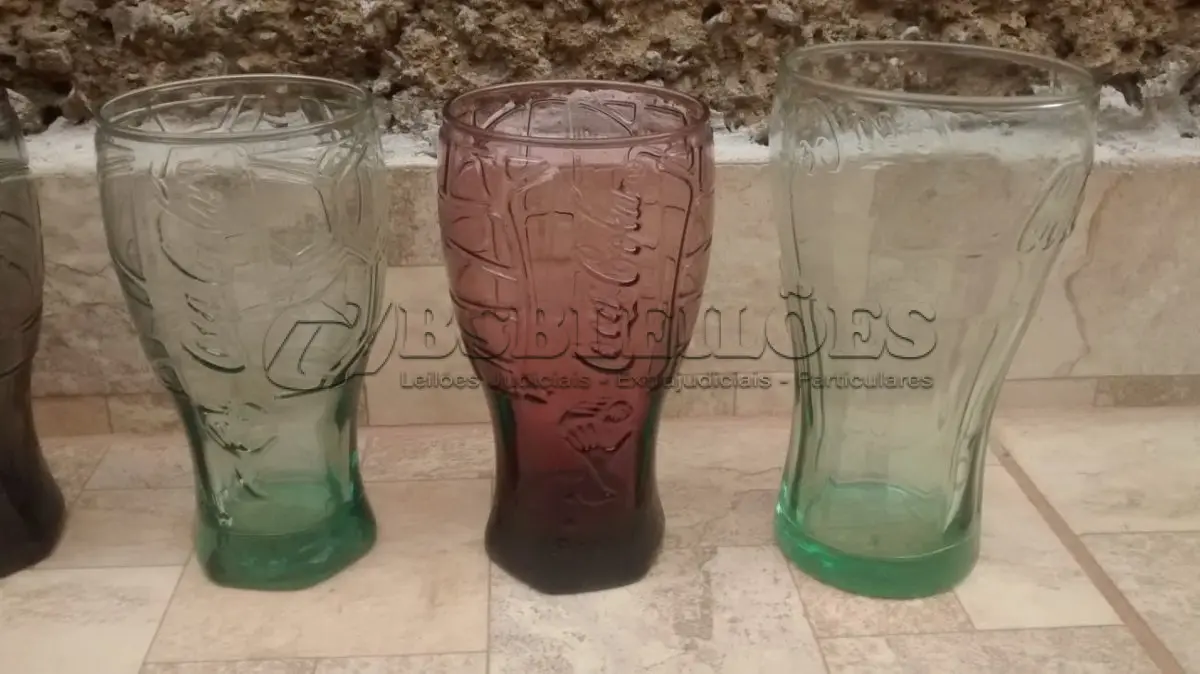 LOTE 061 - 01 COLEÇAO DE COPOS COCA-COLA - MC DONALDS - COPA DO MUNDO LOTE COM 6 COPOS. (NO ESTADO) ATENÇÃO! FAZER A VISITAÇÃO ANTES DE ARREMATAR, NÃO SABEMOS SE FUNCIONA, LEILÃO NÃO TEM GARANTIA E NEM DEVOLUÇÃO, SUJEITO A POSSÍVEIS AVARIAS VISÍVEIS/OCULTAS E/OU AUSÊNCIA DE COMPONENTES.