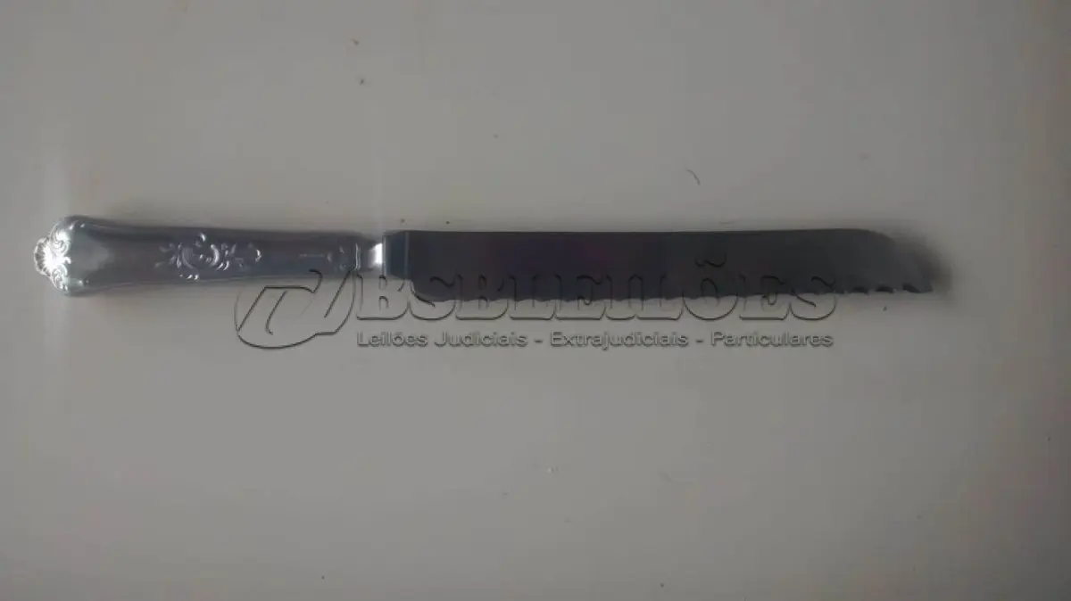 LOTE 231 - 01 LOTE COM DUAS FACAS SENDO UMA HERCULES DECADA DE 80 APARENTEMENTE SEJA BANHADA A PRATA E UMA FACA EM INOX. (NO ESTADO) ATENÇÃO! FAZER A VISITAÇÃO ANTES DE ARREMATAR, NÃO SABEMOS SE FUNCIONA, LEILÃO NÃO TEM GARANTIA E NEM DEVOLUÇÃO, SUJEITO A POSSÍVEIS AVARIAS VISÍVEIS/OCULTAS E/OU AUSÊNCIA DE COMPONENTES.