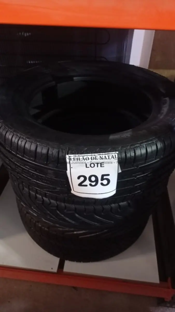 LOTE 295 - 03 PNEUS REMOLD 185/60 R14. (NO ESTADO) ATENÇÃO! FAZER A VISITAÇÃO ANTES DE ARREMATAR, NÃO SABEMOS SE FUNCIONA, LEILÃO NÃO TEM GARANTIA E NEM DEVOLUÇÃO, SUJEITO A POSSÍVEIS AVARIAS VISÍVEIS/OCULTAS E/OU AUSÊNCIA DE COMPONENTES.