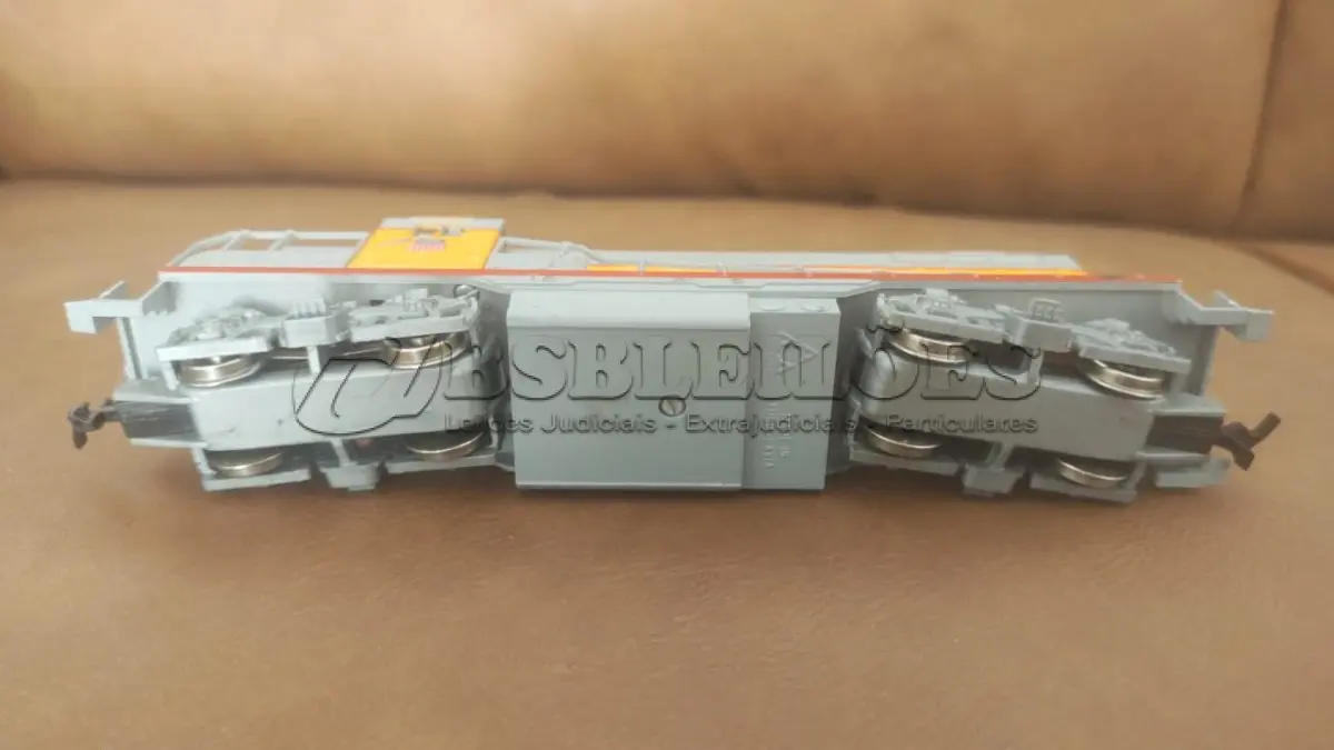 LOTE 227 - 01 LOCOMOTIVA VINTAGE ESCALA HO AHM UNION PACIFIC RSO-NN04 FABRICADA NA IUGOSLÁVIA,ITEM COMPRADO EM GARAGENS DE ANTIGUIDADES NOS EUA. (NO ESTADO) ATENÇÃO! FAZER A VISITAÇÃO ANTES DE ARREMATAR, NÃO SABEMOS SE FUNCIONA, LEILÃO NÃO TEM GARANTIA E NEM DEVOLUÇÃO, SUJEITO A POSSÍVEIS AVARIAS VISÍVEIS/OCULTAS E/OU AUSÊNCIA DE COMPONENTES.