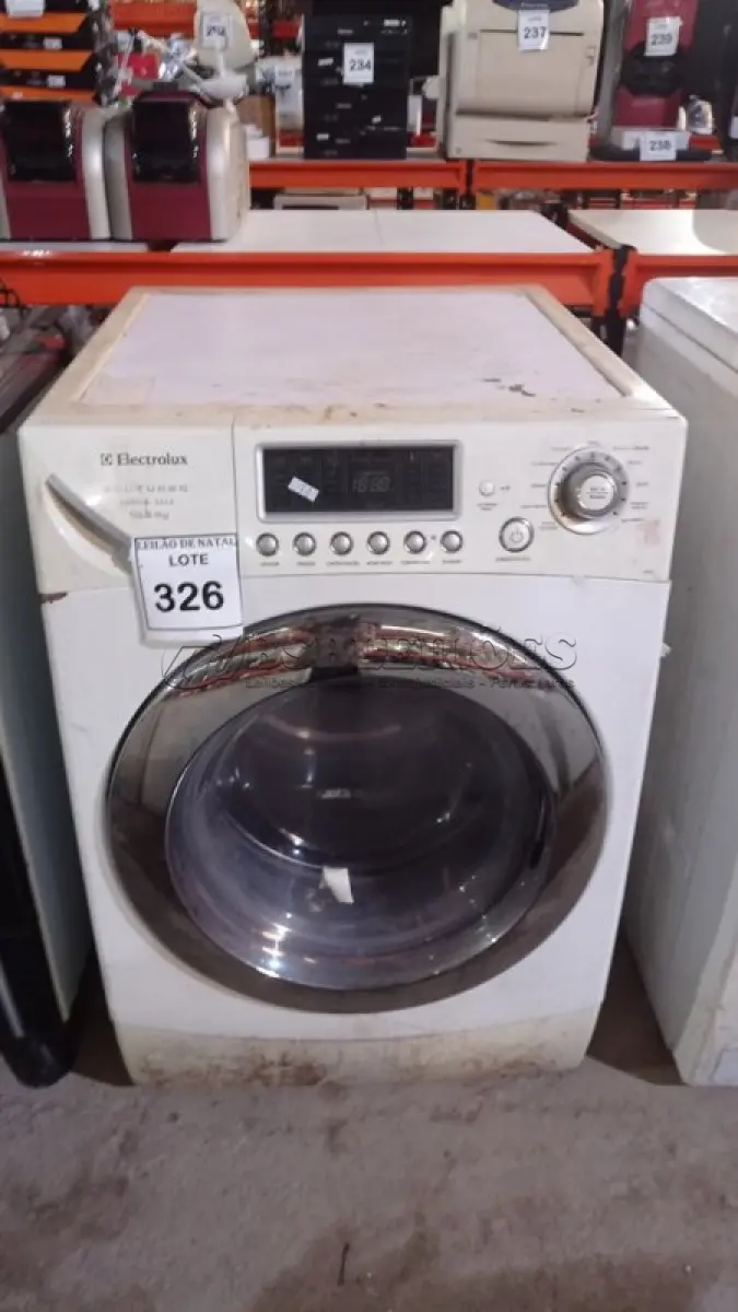 LOTE 326 - 01 MÁQUINA LAVA E SECA MARCA ELECTROLUX. (NO ESTADO) ATENÇÃO! FAZER A VISITAÇÃO ANTES DE ARREMATAR, NÃO SABEMOS SE FUNCIONA, LEILÃO NÃO TEM GARANTIA E NEM DEVOLUÇÃO, SUJEITO A POSSÍVEIS AVARIAS VISÍVEIS/OCULTAS E/OU AUSÊNCIA DE COMPONENTES.