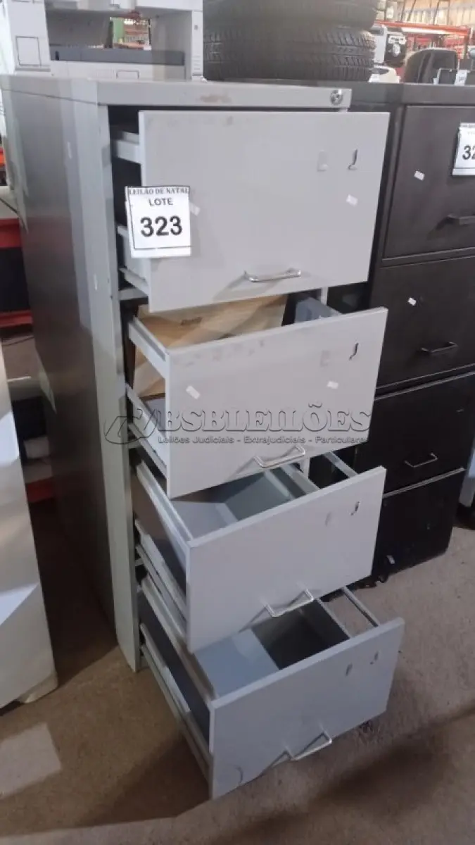 LOTE 323 - 01 ARQUIVO DE AÇO COM 04 GAVETAS. (NO ESTADO) ATENÇÃO! FAZER A VISITAÇÃO ANTES DE ARREMATAR, NÃO SABEMOS SE FUNCIONA, LEILÃO NÃO TEM GARANTIA E NEM DEVOLUÇÃO, SUJEITO A POSSÍVEIS AVARIAS VISÍVEIS/OCULTAS E/OU AUSÊNCIA DE COMPONENTES.