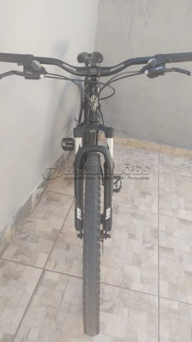 LOTE 027 - 01 BICICLETA ARO 29 GONEW ENDORPHINE 5,3 MTB FOI TODA RESIVIDAS RECENTEMENTE. (NO ESTADO) ATENÇÃO! FAZER A VISITAÇÃO ANTES DE ARREMATAR, NÃO SABEMOS SE FUNCIONA, LEILÃO NÃO TEM GARANTIA E NEM DEVOLUÇÃO, SUJEITO A POSSÍVEIS AVARIAS VISÍVEIS/OCULTAS E/OU AUSÊNCIA DE COMPONENTES.