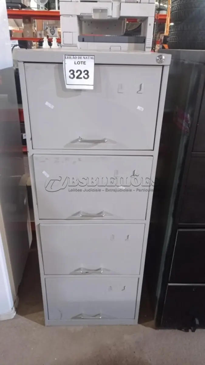 LOTE 323 - 01 ARQUIVO DE AÇO COM 04 GAVETAS. (NO ESTADO) ATENÇÃO! FAZER A VISITAÇÃO ANTES DE ARREMATAR, NÃO SABEMOS SE FUNCIONA, LEILÃO NÃO TEM GARANTIA E NEM DEVOLUÇÃO, SUJEITO A POSSÍVEIS AVARIAS VISÍVEIS/OCULTAS E/OU AUSÊNCIA DE COMPONENTES.