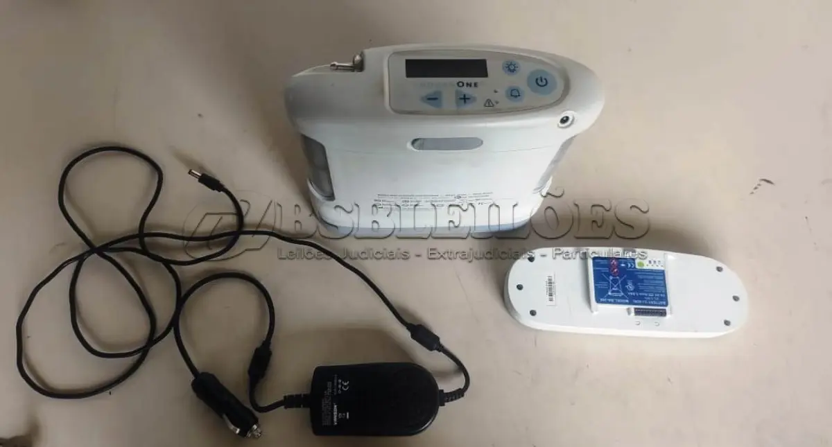 LOTE 363 - 01 CONCENTRADOR DE OXIGÊNIO PORTÁTIL USADO INOGEN PARADO HÁ MUITO TEMPO SEM USO. (NO ESTADO) ATENÇÃO! FAZER A VISITAÇÃO ANTES DE ARREMATAR, NÃO SABEMOS SE FUNCIONA, LEILÃO NÃO TEM GARANTIA E NEM DEVOLUÇÃO, SUJEITO A POSSÍVEIS AVARIAS VISÍVEIS/OCULTAS E/OU AUSÊNCIA DE COMPONENTES.