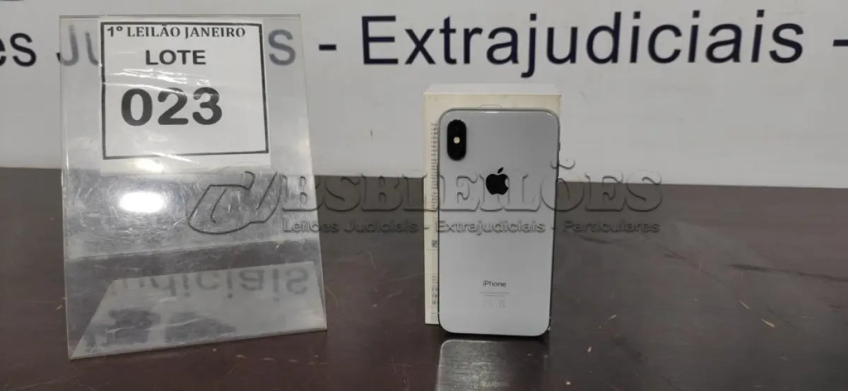 LOTE 023 - 01 IPHONE XS BLOQUEADO.  (NO ESTADO) ATENÇÃO! FAZER A VISITAÇÃO ANTES DE ARREMATAR, NÃO SABEMOS SE FUNCIONA. LEILÃO NÃO TEM GARANTIA E NEM DEVOLUÇÃO, SUJEITO A POSSÍVEIS AVARIAS VISÍVEIS/OCULTAS E/OU AUSÊNCIA DE COMPONENTES.