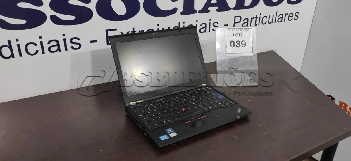 LOTE 039 - 01 NOTEBOOK SEM CARREGADOR MARCA LENOVO.  (NO ESTADO) ATENÇÃO! FAZER A VISITAÇÃO ANTES DE ARREMATAR, NÃO SABEMOS SE FUNCIONA. LEILÃO NÃO TEM GARANTIA E NEM DEVOLUÇÃO, SUJEITO A POSSÍVEIS AVARIAS VISÍVEIS/OCULTAS E/OU AUSÊNCIA DE COMPONENTES.