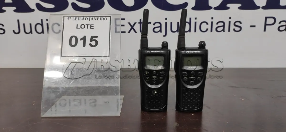 LOTE 015 - 02 RÁDIOS COMUNICADORES SEM CARREGADOR MARCA MOTOROLA.  (NO ESTADO) ATENÇÃO! FAZER A VISITAÇÃO ANTES DE ARREMATAR, NÃO SABEMOS SE FUNCIONA. LEILÃO NÃO TEM GARANTIA E NEM DEVOLUÇÃO, SUJEITO A POSSÍVEIS AVARIAS VISÍVEIS/OCULTAS E/OU AUSÊNCIA DE COMPONENTES.