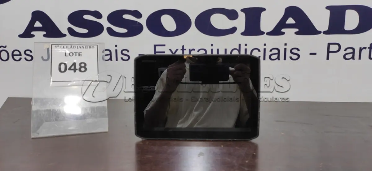 LOTE 048 - 01 TABLET SEM CARREGADOR MARCA MOTOROLA.  (NO ESTADO) ATENÇÃO! FAZER A VISITAÇÃO ANTES DE ARREMATAR, NÃO SABEMOS SE FUNCIONA. LEILÃO NÃO TEM GARANTIA E NEM DEVOLUÇÃO, SUJEITO A POSSÍVEIS AVARIAS VISÍVEIS/OCULTAS E/OU AUSÊNCIA DE COMPONENTES.