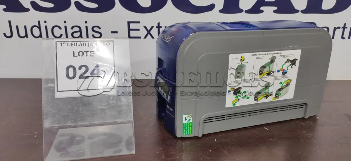 LOTE 024 - 01 IMPRESSORA DE ETIQUETAS SEM FONTE MARCA DATACARD.  (NO ESTADO) ATENÇÃO! FAZER A VISITAÇÃO ANTES DE ARREMATAR, NÃO SABEMOS SE FUNCIONA. LEILÃO NÃO TEM GARANTIA E NEM DEVOLUÇÃO, SUJEITO A POSSÍVEIS AVARIAS VISÍVEIS/OCULTAS E/OU AUSÊNCIA DE COMPONENTES.