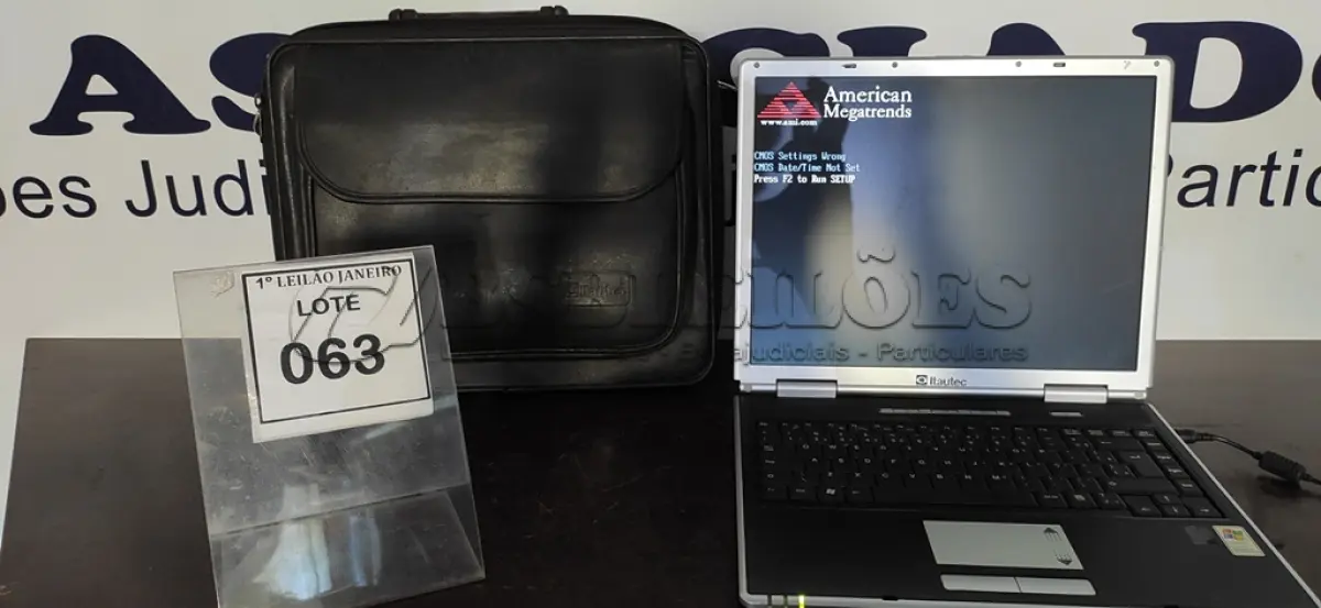 LOTE 063 - 01 NOTEBOOK COM MALETA E SEM FONTE MARCA ITAUTEC.  (NO ESTADO) ATENÇÃO! FAZER A VISITAÇÃO ANTES DE ARREMATAR, NÃO SABEMOS SE FUNCIONA. LEILÃO NÃO TEM GARANTIA E NEM DEVOLUÇÃO, SUJEITO A POSSÍVEIS AVARIAS VISÍVEIS/OCULTAS E/OU AUSÊNCIA DE COMPONENTES.