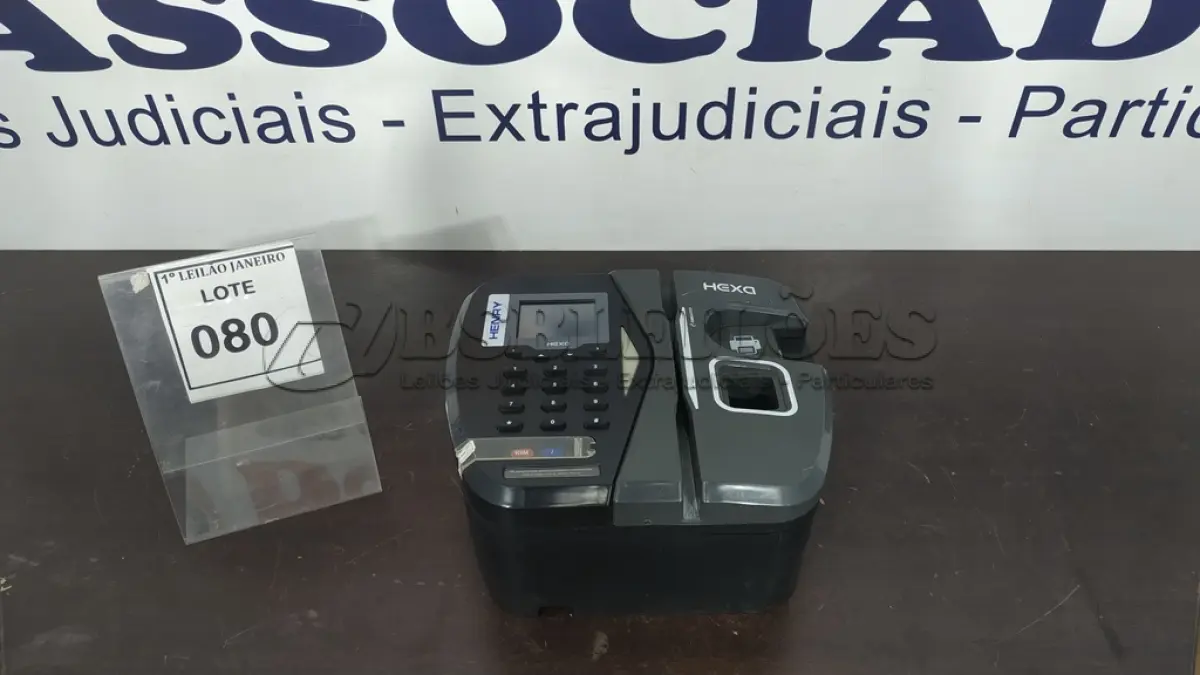 LOTE 080 - 01 RELÓGIO DE PONTO MARCA HENRY.  (NO ESTADO) ATENÇÃO! FAZER A VISITAÇÃO ANTES DE ARREMATAR, NÃO SABEMOS SE FUNCIONA. LEILÃO NÃO TEM GARANTIA E NEM DEVOLUÇÃO, SUJEITO A POSSÍVEIS AVARIAS VISÍVEIS/OCULTAS E/OU AUSÊNCIA DE COMPONENTES.