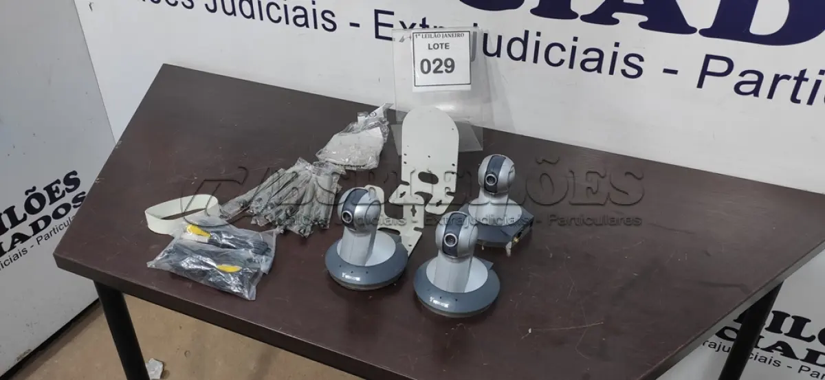 LOTE 029 - 03 CÂMERAS DE REDE FIXA MARCA VIVOTEK.  (NO ESTADO) ATENÇÃO! FAZER A VISITAÇÃO ANTES DE ARREMATAR, NÃO SABEMOS SE FUNCIONA. LEILÃO NÃO TEM GARANTIA E NEM DEVOLUÇÃO, SUJEITO A POSSÍVEIS AVARIAS VISÍVEIS/OCULTAS E/OU AUSÊNCIA DE COMPONENTES.