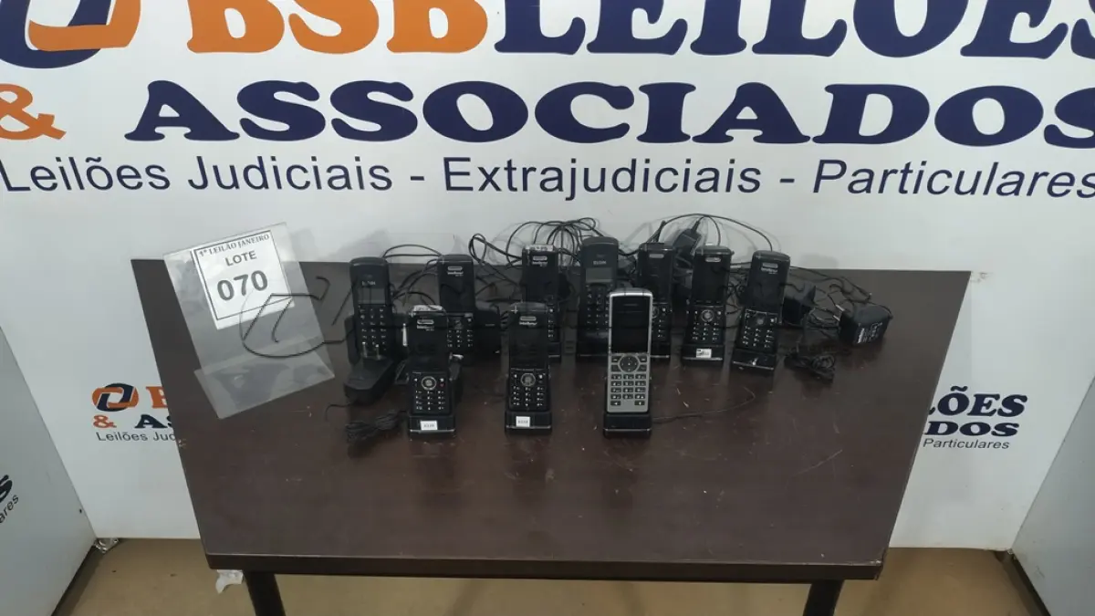 LOTE 070 - 10 APARELHOS DE TELEFONE DE MARCAS E MODELOS DIVERSOS.  (NO ESTADO) ATENÇÃO! FAZER A VISITAÇÃO ANTES DE ARREMATAR, NÃO SABEMOS SE FUNCIONA. LEILÃO NÃO TEM GARANTIA E NEM DEVOLUÇÃO, SUJEITO A POSSÍVEIS AVARIAS VISÍVEIS/OCULTAS E/OU AUSÊNCIA DE COMPONENTES.