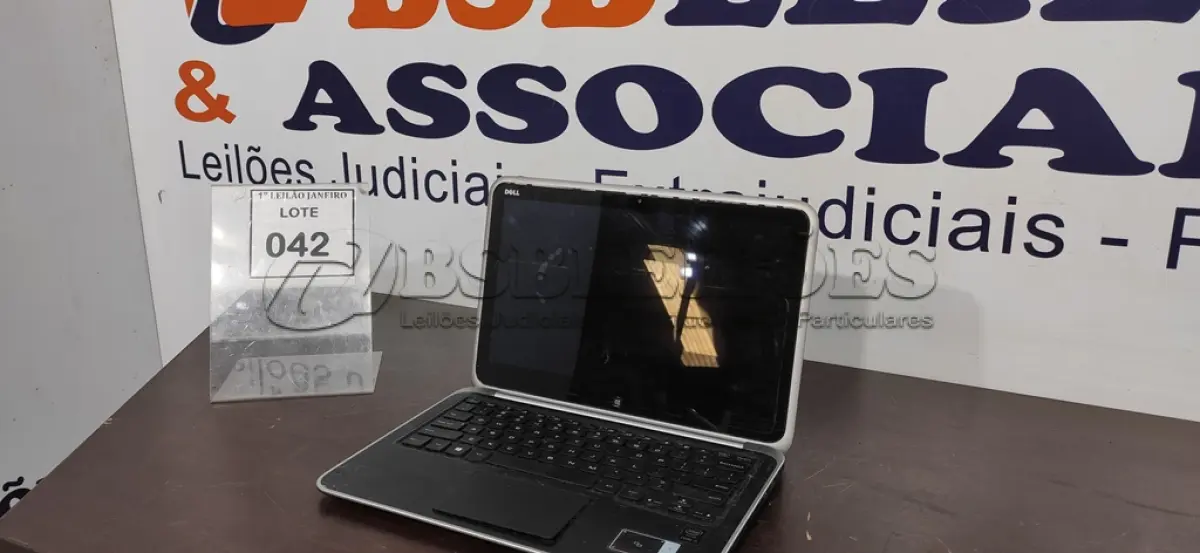 LOTE 042 - 01 NOTEBOOK SEM CARREGADOR MARCA DELL.  (NO ESTADO) ATENÇÃO! FAZER A VISITAÇÃO ANTES DE ARREMATAR, NÃO SABEMOS SE FUNCIONA. LEILÃO NÃO TEM GARANTIA E NEM DEVOLUÇÃO, SUJEITO A POSSÍVEIS AVARIAS VISÍVEIS/OCULTAS E/OU AUSÊNCIA DE COMPONENTES.