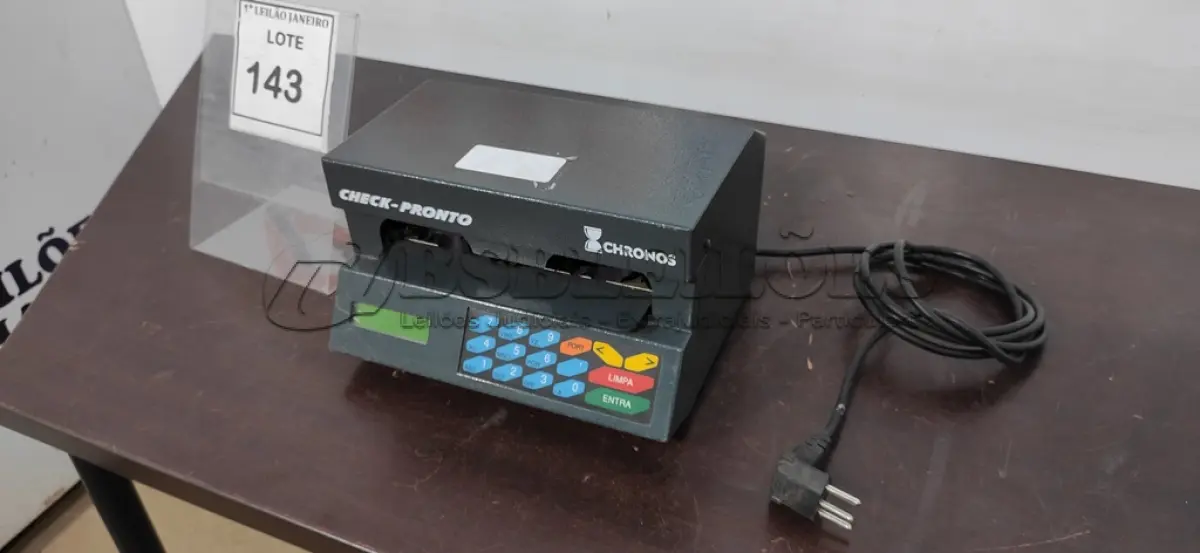 LOTE 143 - 01 MÁQUINA DE PREENCHER CHEQUE.  (NO ESTADO) ATENÇÃO! FAZER A VISITAÇÃO ANTES DE ARREMATAR, NÃO SABEMOS SE FUNCIONA. LEILÃO NÃO TEM GARANTIA E NEM DEVOLUÇÃO, SUJEITO A POSSÍVEIS AVARIAS VISÍVEIS/OCULTAS E/OU AUSÊNCIA DE COMPONENTES.