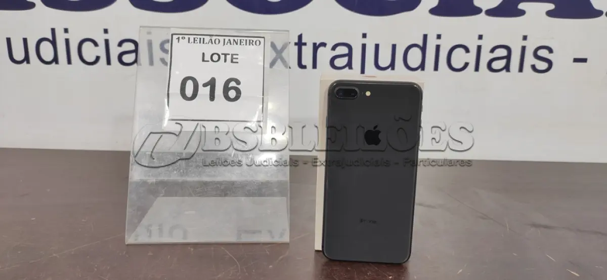 LOTE 016 - 01 IPHONE 8 PLUS BLOQUEADO.  (NO ESTADO) ATENÇÃO! FAZER A VISITAÇÃO ANTES DE ARREMATAR, NÃO SABEMOS SE FUNCIONA. LEILÃO NÃO TEM GARANTIA E NEM DEVOLUÇÃO, SUJEITO A POSSÍVEIS AVARIAS VISÍVEIS/OCULTAS E/OU AUSÊNCIA DE COMPONENTES.