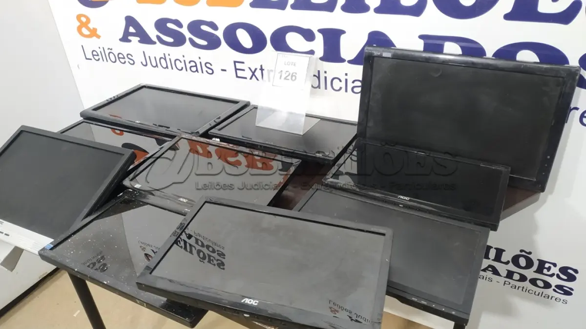 LOTE 126 - 10 MONITORES DE MARCAS E MODELOS DIVERSOS.  (NO ESTADO) ATENÇÃO! FAZER A VISITAÇÃO ANTES DE ARREMATAR, NÃO SABEMOS SE FUNCIONA. LEILÃO NÃO TEM GARANTIA E NEM DEVOLUÇÃO, SUJEITO A POSSÍVEIS AVARIAS VISÍVEIS/OCULTAS E/OU AUSÊNCIA DE COMPONENTES.