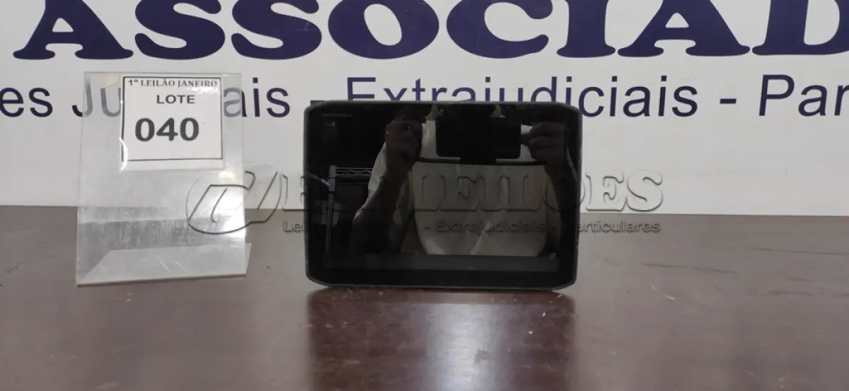 LOTE 040 - 01 TABLET SEM CARREGADOR MARCA MOTOROLA.  (NO ESTADO) ATENÇÃO! FAZER A VISITAÇÃO ANTES DE ARREMATAR, NÃO SABEMOS SE FUNCIONA. LEILÃO NÃO TEM GARANTIA E NEM DEVOLUÇÃO, SUJEITO A POSSÍVEIS AVARIAS VISÍVEIS/OCULTAS E/OU AUSÊNCIA DE COMPONENTES.