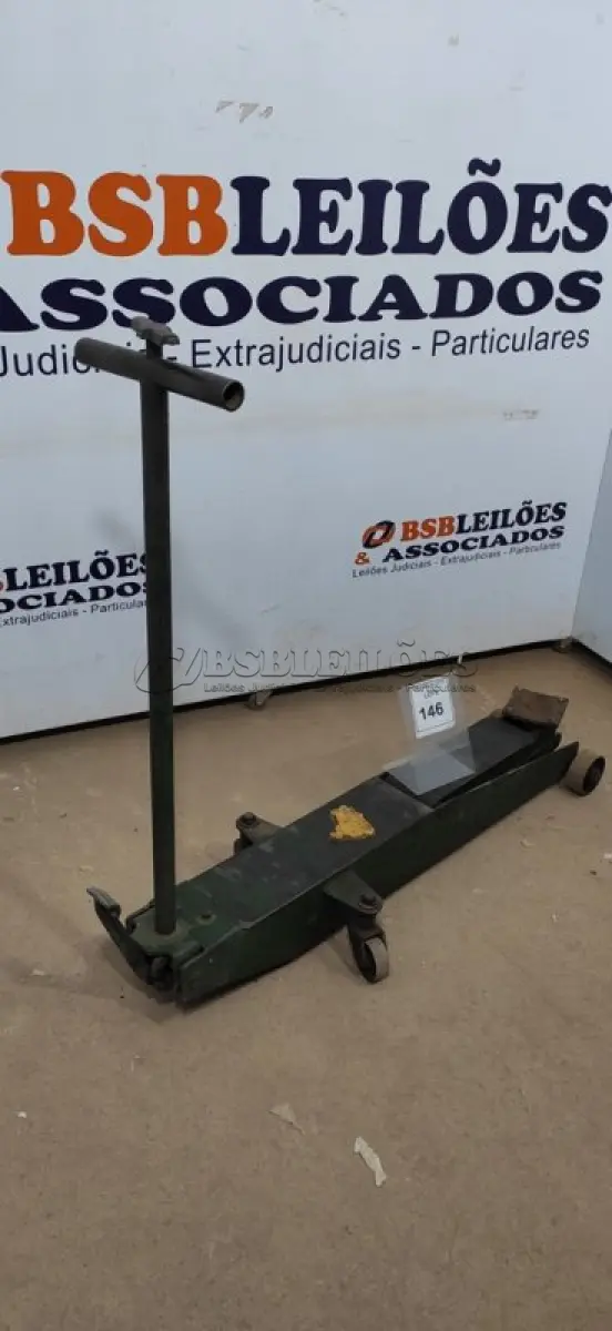 LOTE 146 - 01 MACACO JACARÉ COM CAPACIDADE DE 2 TONELADAS. (NO ESTADO) ATENÇÃO! FAZER A VISITAÇÃO ANTES DE ARREMATAR, NÃO SABEMOS SE FUNCIONA, LEILÃO NÃO TEM GARANTIA E NEM DEVOLUÇÃO, SUJEITO A POSSÍVEIS AVARIAS VISÍVEIS/OCULTAS E/OU AUSÊNCIA DE COMPONENTES.
