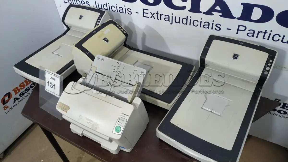 LOTE 131 - 01 SCANNER MARCA PANASONIC E 03 SCANNERS MARCA FUJITSU.  (NO ESTADO) ATENÇÃO! FAZER A VISITAÇÃO ANTES DE ARREMATAR, NÃO SABEMOS SE FUNCIONA. LEILÃO NÃO TEM GARANTIA E NEM DEVOLUÇÃO, SUJEITO A POSSÍVEIS AVARIAS VISÍVEIS/OCULTAS E/OU AUSÊNCIA DE COMPONENTES.
