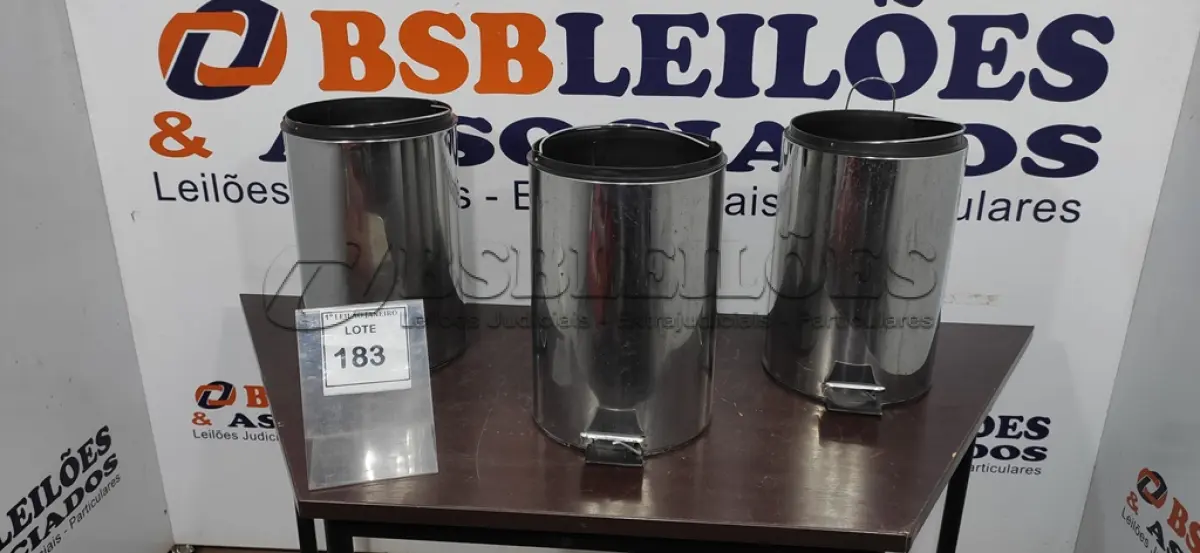 LOTE 183 - 03 LIXEIRAS EM INOX SEM TAMPA.  (NO ESTADO) ATENÇÃO! FAZER A VISITAÇÃO ANTES DE ARREMATAR, NÃO SABEMOS SE FUNCIONA. LEILÃO NÃO TEM GARANTIA E NEM DEVOLUÇÃO, SUJEITO A POSSÍVEIS AVARIAS VISÍVEIS/OCULTAS E/OU AUSÊNCIA DE COMPONENTES.