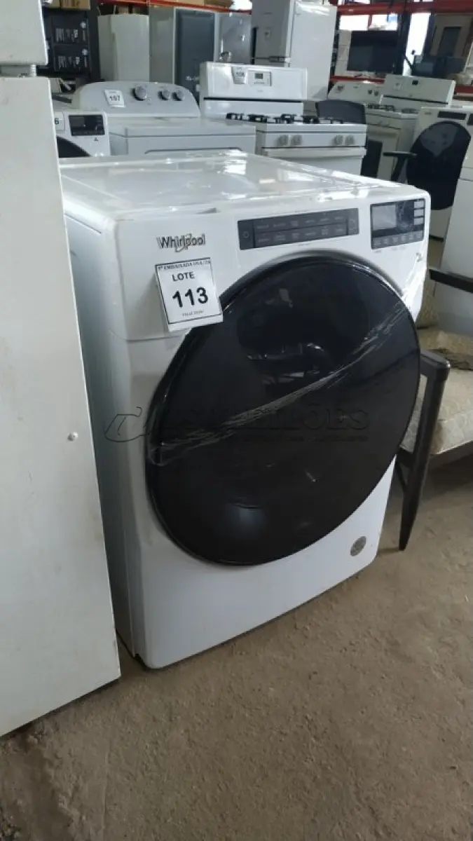 LOTE 113 - 01 MÁQUINA DE LAVAR ROUPA WHIRLPOOL 110 VOLTS. (NO ESTADO EM QUE SE ENCONTRA. SUJEITO A AVARIAS OCULTAS/VISÍVEIS.) BJ7239M