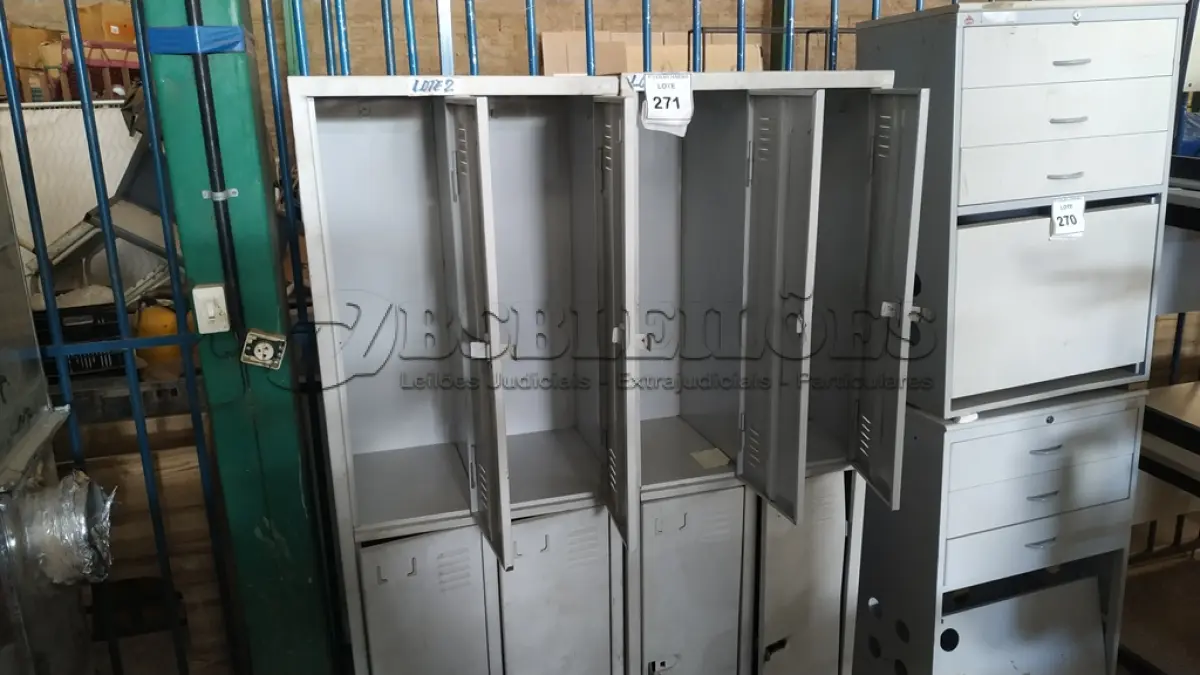 LOTE 271 - 02 ARMÁRIOS ROUPEIROS COM 04 PORTA CADA EM FERRO.  (NO ESTADO) ATENÇÃO! FAZER A VISITAÇÃO ANTES DE ARREMATAR, NÃO SABEMOS SE FUNCIONA. LEILÃO NÃO TEM GARANTIA E NEM DEVOLUÇÃO, SUJEITO A POSSÍVEIS AVARIAS VISÍVEIS/OCULTAS E/OU AUSÊNCIA DE COMPONENTES.