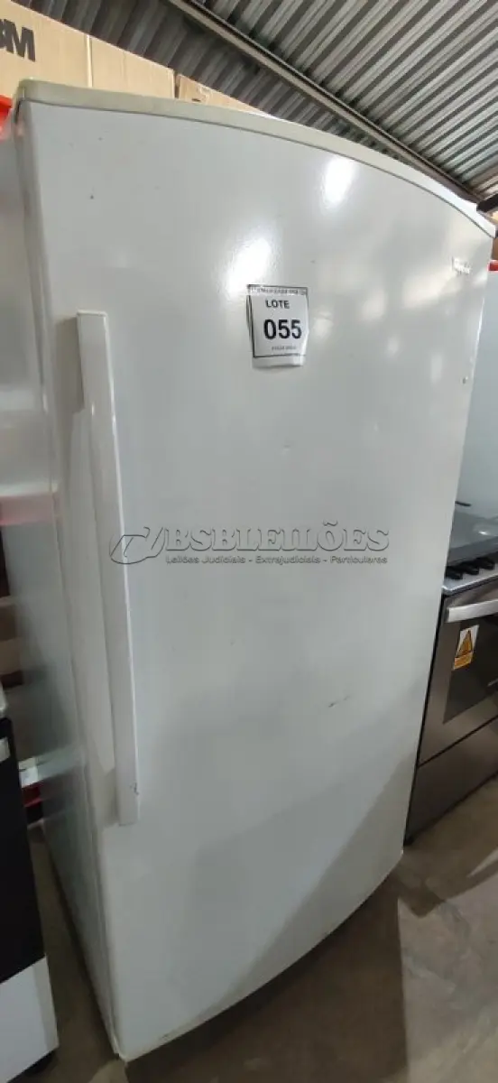LOTE 055 - 01 FREEZER WHIRLPOOL 110 VOLTS.U34404634. (NO ESTADO EM QUE SE ENCONTRA. SUJEITO A AVARIAS OCULTAS/VISÍVEIS.) AV9512V