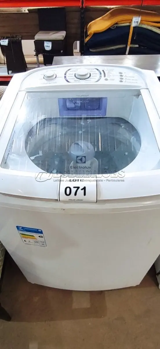 LOTE 071 - 01 LAVADORA ELECTROLUX 15KG 220 VOLTS. (NO ESTADO EM QUE SE ENCONTRA. SUJEITO A AVARIAS OCULTAS/VISÍVEIS.) BF8677N