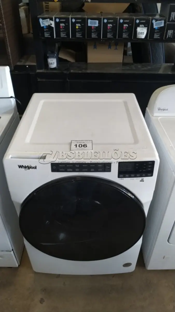 LOTE 106 - 01 MÁQUINA DE LAVAR ROUPA WHIRLPOOL 110 VOLTS. (NO ESTADO EM QUE SE ENCONTRA. SUJEITO A AVARIAS OCULTAS/VISÍVEIS.) BJ7239J
