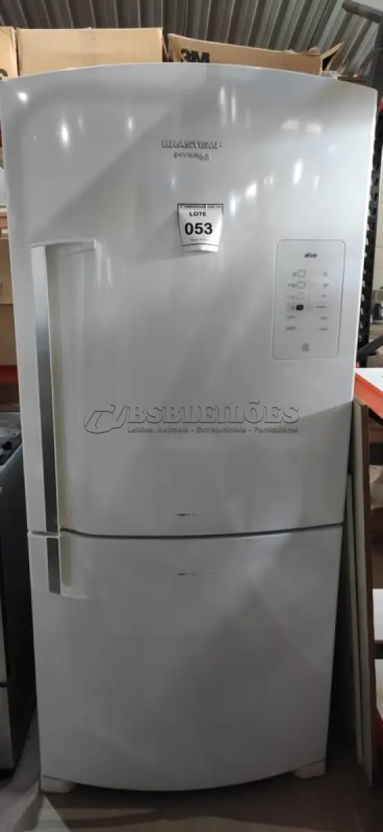 LOTE 053 - 01 GELADEIRA BRASTEMP INVESE JF8115814 220VOLTS. (NO ESTADO EM QUE SE ENCONTRA. SUJEITO A AVARIAS OCULTAS/VISÍVEIS.) AV9530L